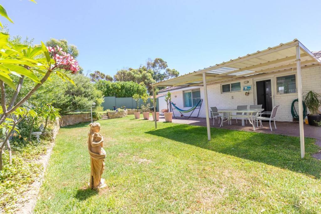 Shabby Chic Shack - 2 Bedroom Beach Cottage Yanchep Exterior photo